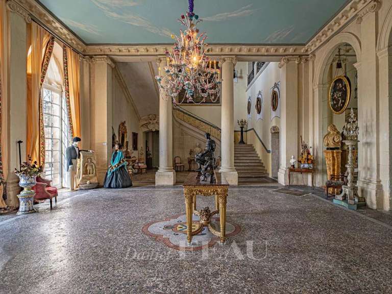Château Forcalquier - 9 chambres - 2714m²