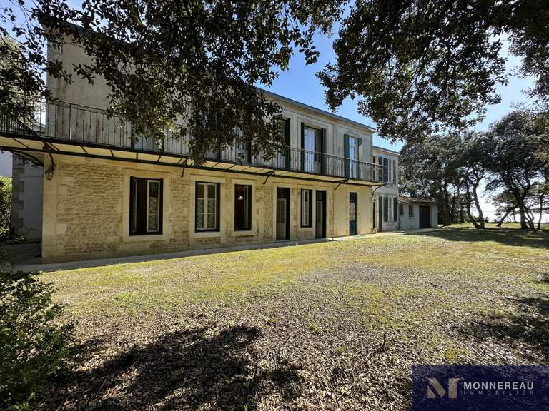 Villa Fouras - 4 bedrooms - 640m²