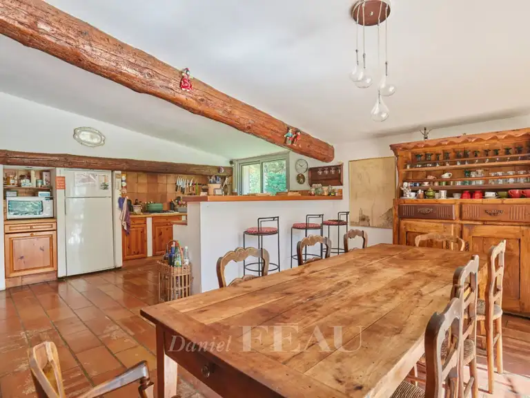 Maison Fourques - 14 chambres - 805m²