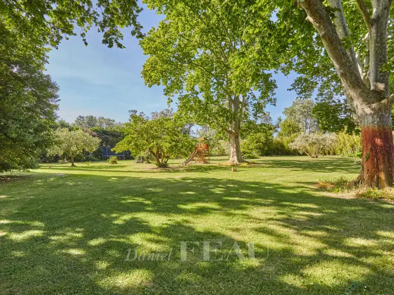 Maison Fourques - 14 chambres - 805m²