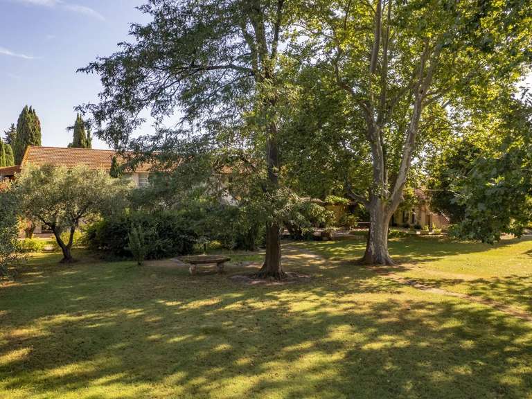 Maison Fourques - 14 chambres - 805m²