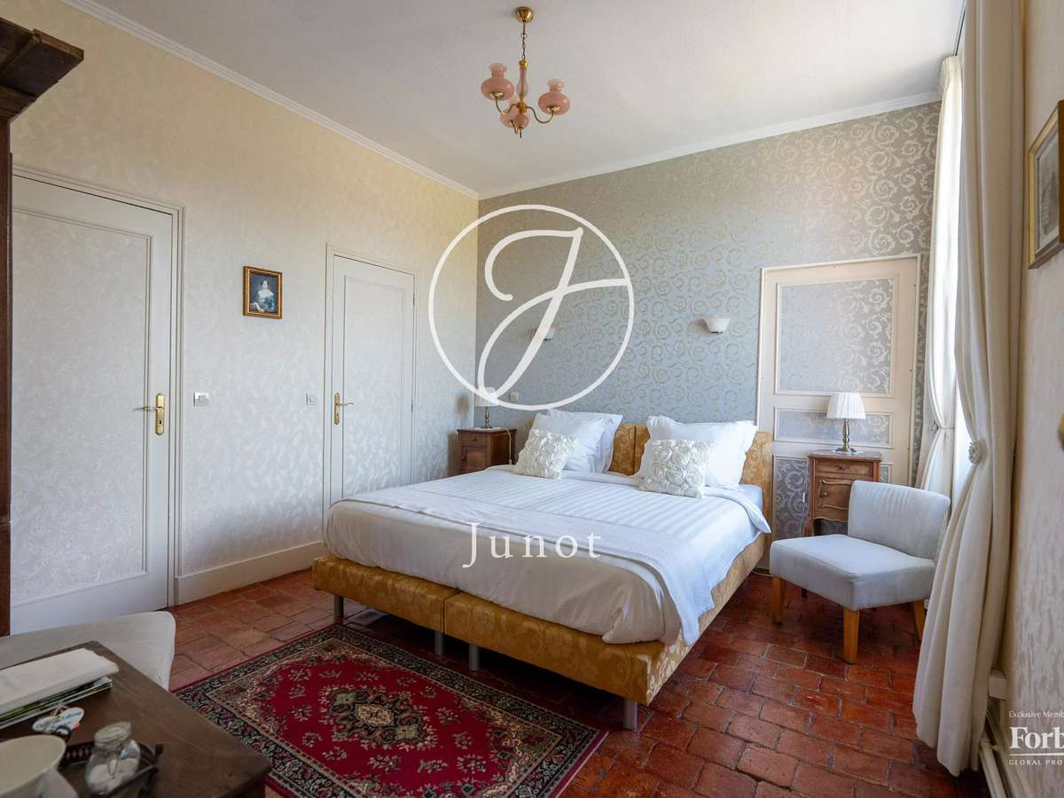 Maison Fours