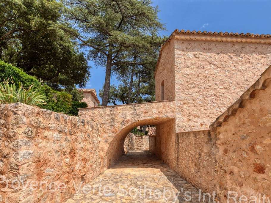 Château Fox-Amphoux