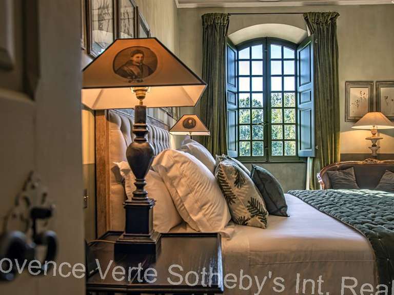 Maison Fox-Amphoux - 700m²