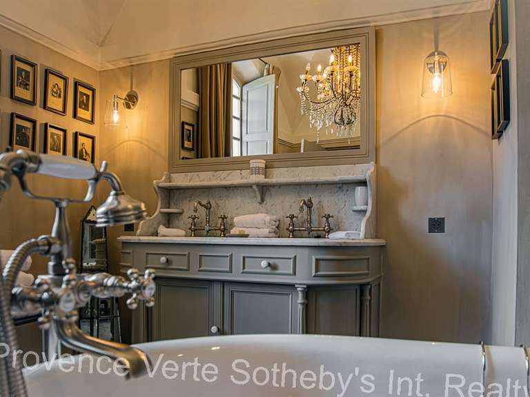 Maison Fox-Amphoux - 700m²