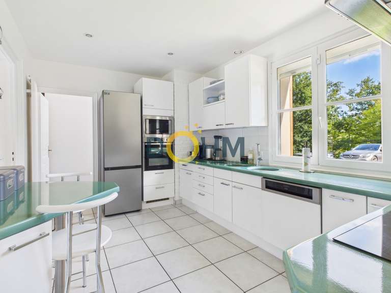 Maison Fraisses - 6 chambres - 196m²