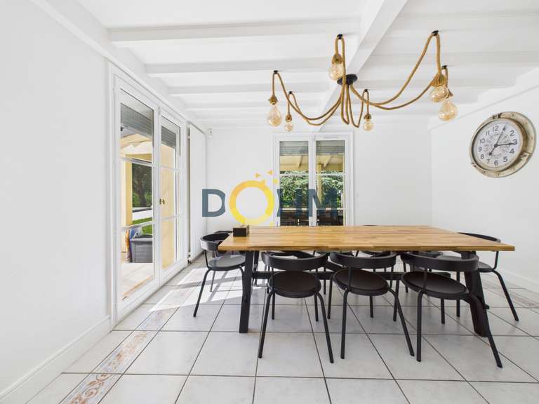 Maison Fraisses - 6 chambres - 196m²