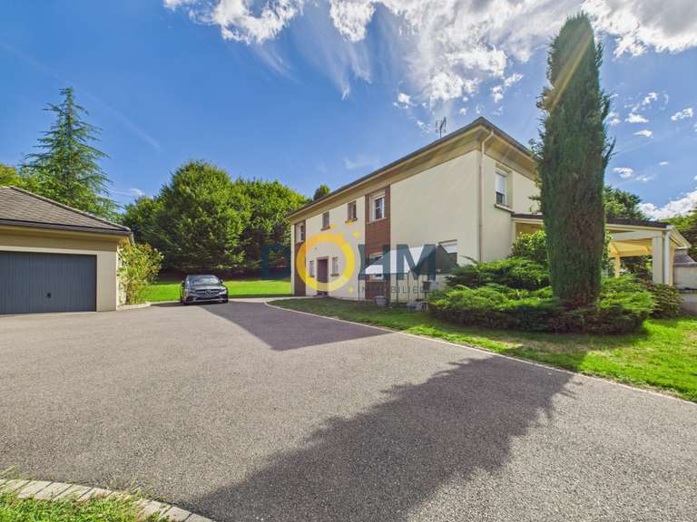 Maison Fraisses - 6 chambres - 196m²