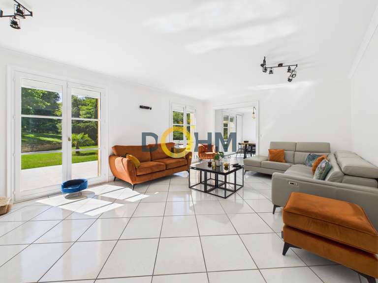 Maison Fraisses - 6 chambres - 196m²