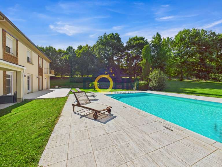 Maison Fraisses - 6 chambres - 196m²