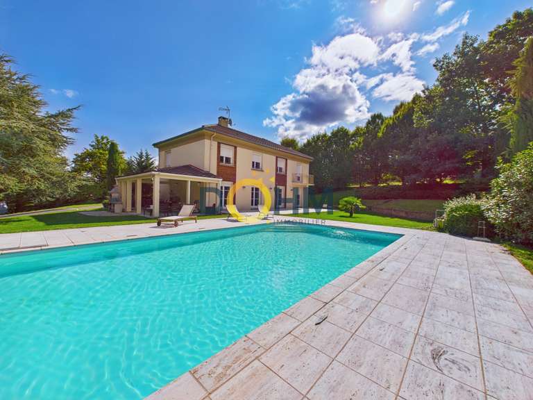 Maison Fraisses - 6 chambres - 196m²