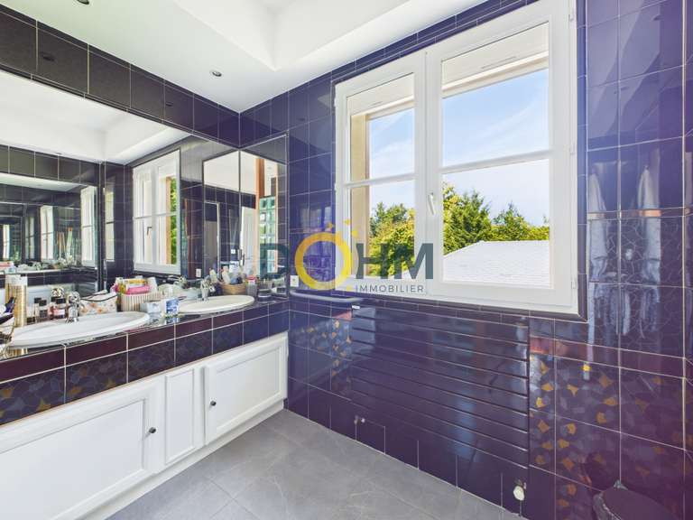 Maison Fraisses - 6 chambres - 196m²