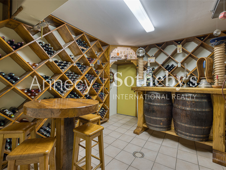 Maison Frangy - 3 chambres - 295m²