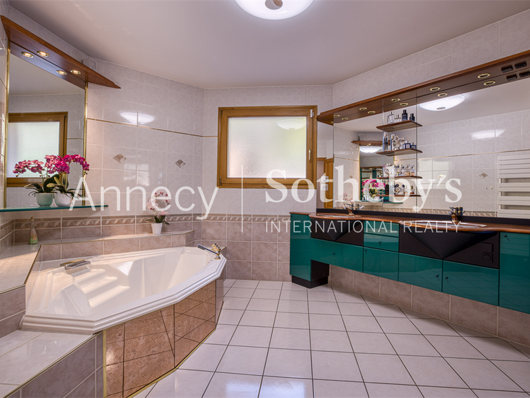 Maison Frangy - 3 chambres - 295m²