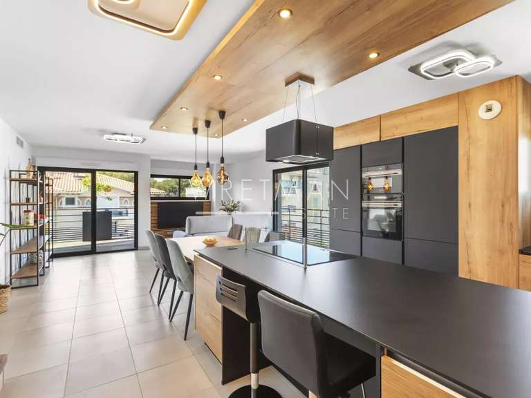 Apartment with Sea view Fréjus - 3 bedrooms - 252m²