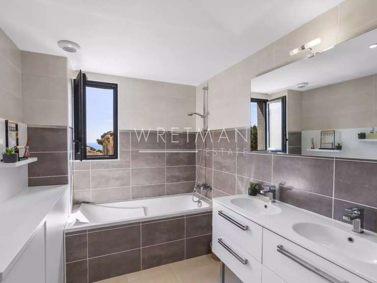 Apartment with Sea view Fréjus - 3 bedrooms - 252m²