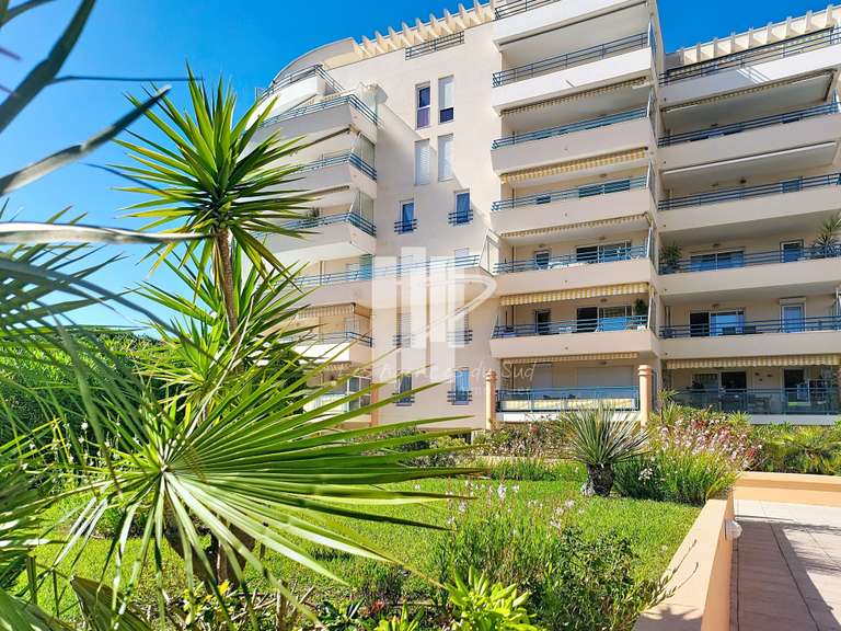 Appartement Fréjus - 2 chambres - 74m²