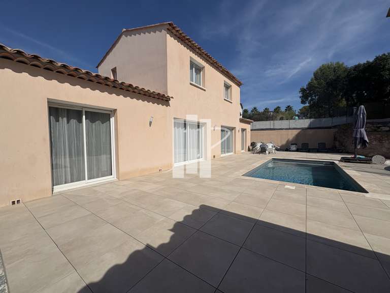 Maison Fréjus - 3 chambres - 117m²