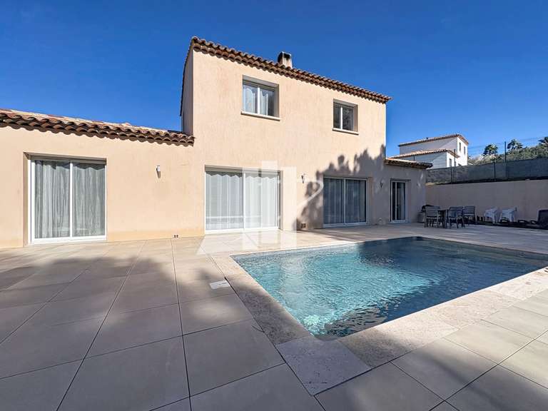 Maison Fréjus - 3 chambres - 117m²