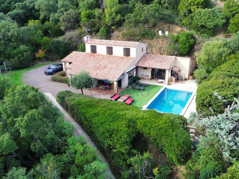 Maison Fréjus - 5 chambres - 163m²