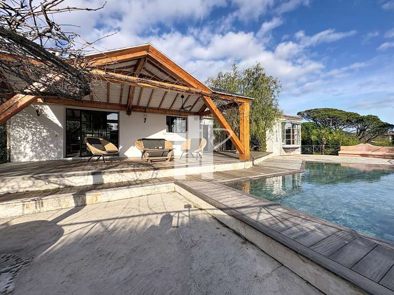 Maison Fréjus - 4 chambres - 196m²