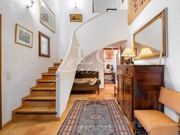 Maison Fréjus - 5 chambres - 270m²