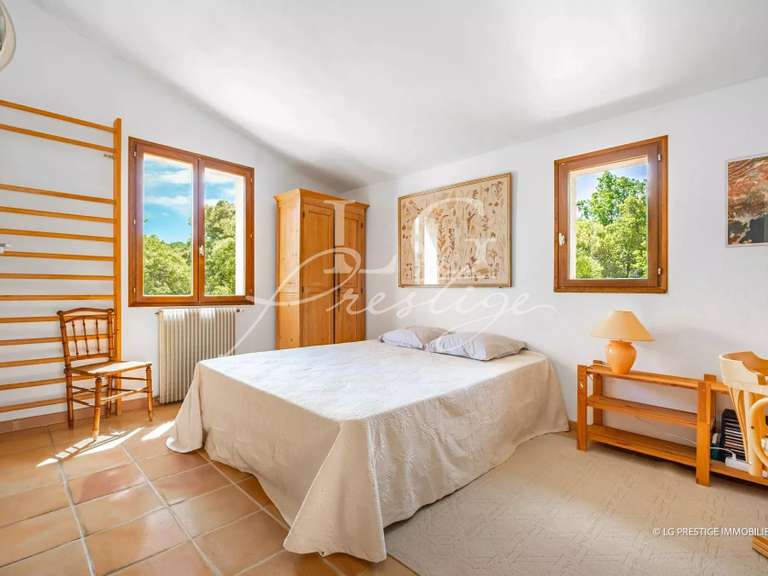 Maison Fréjus - 5 chambres - 270m²