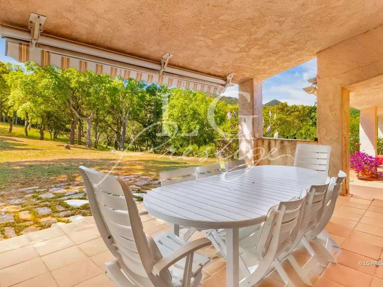 Maison Fréjus - 5 chambres - 270m²