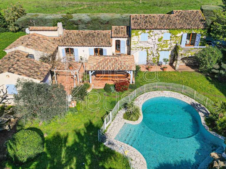 Propriété Fréjus - 7 chambres - 215m²