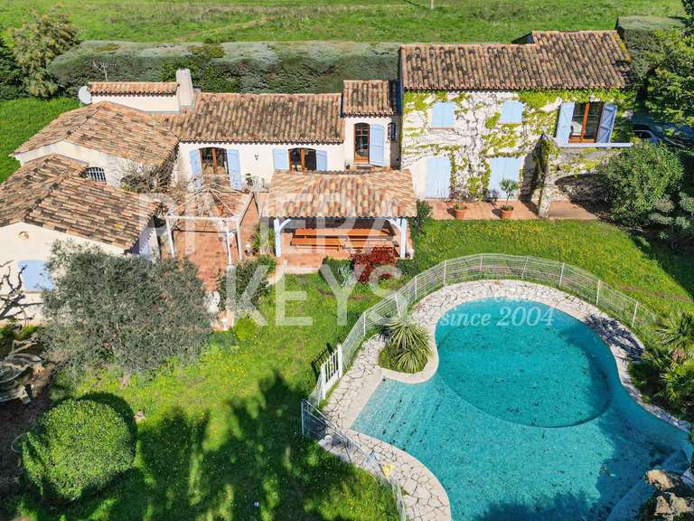 Property Fréjus - 7 bedrooms - 215m²