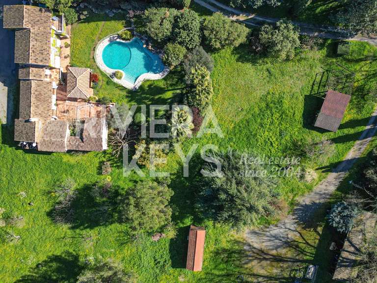 Property Fréjus - 7 bedrooms - 215m²