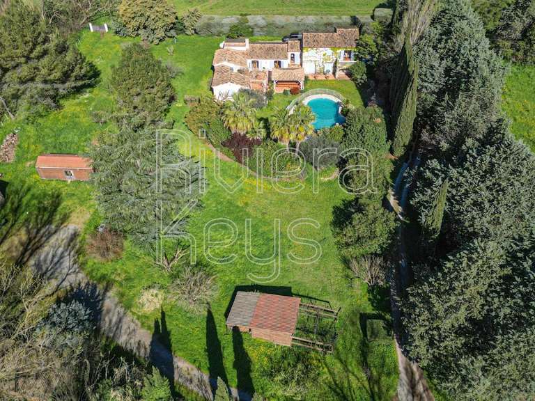 Propriété Fréjus - 7 chambres - 215m²