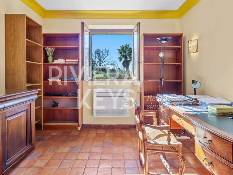 Property Fréjus - 7 bedrooms - 215m²