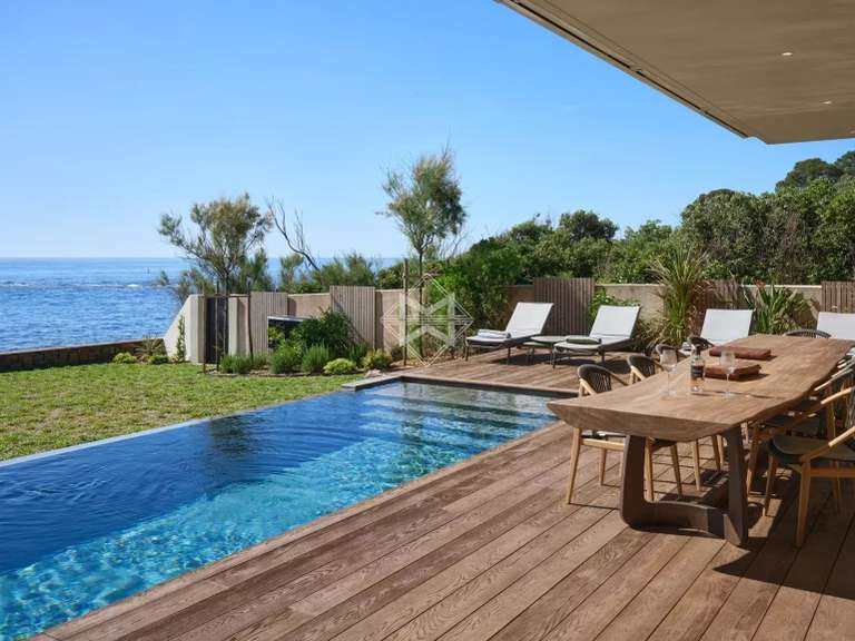 Villa Fréjus - 5 bedrooms - 340m²