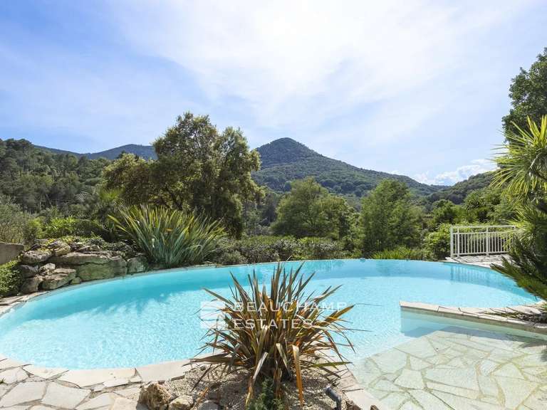 Villa Fréjus - 4 bedrooms - 216m²