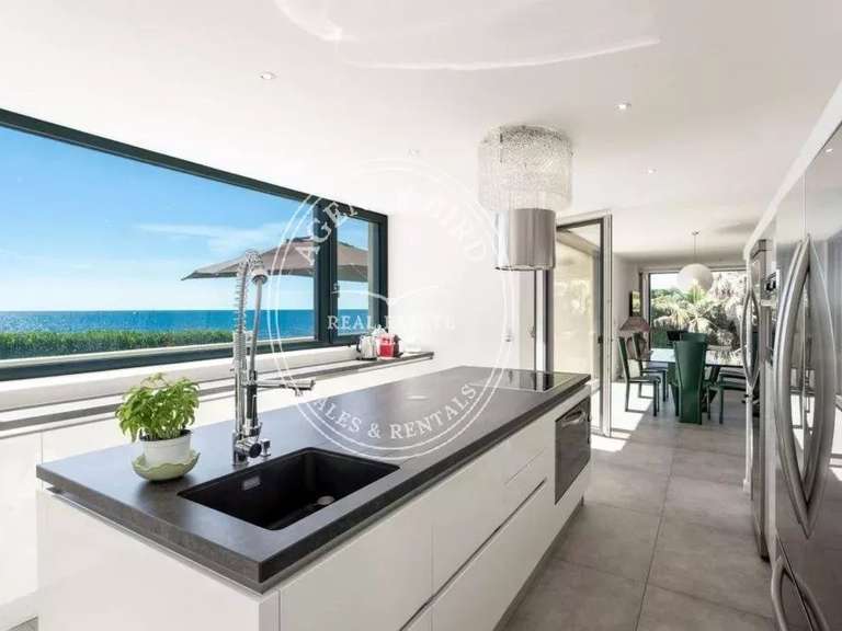 Villa Fréjus - 5 bedrooms - 280m²