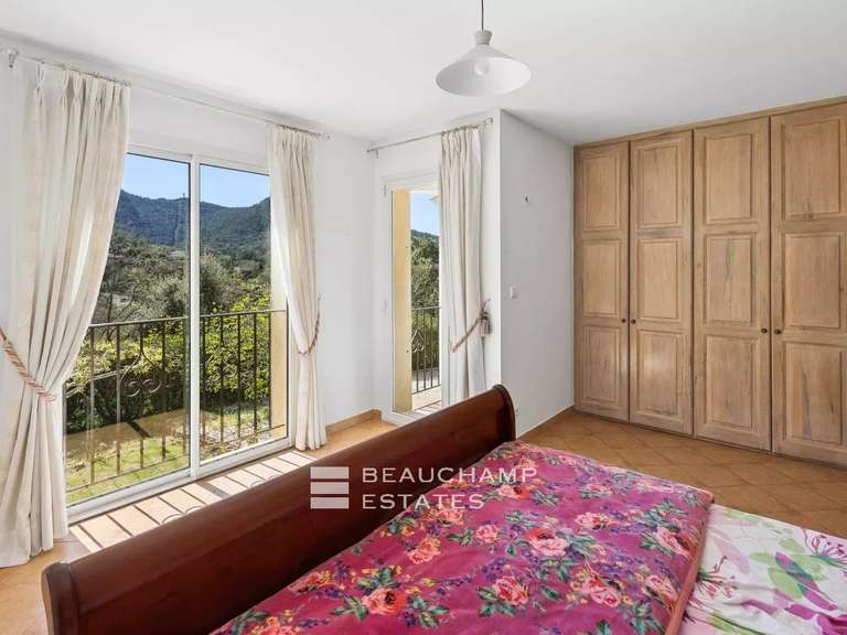 Villa Fréjus - 3 bedrooms - 328m²