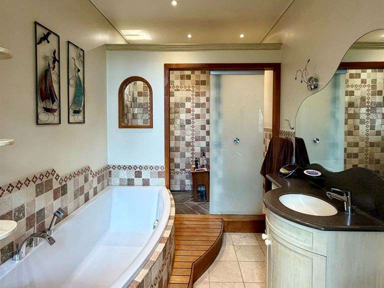 Maison Freneuse