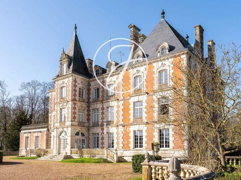 Château Fréteval - 17 chambres - 2800m²