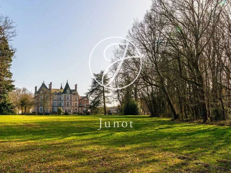 Château Fréteval - 17 chambres - 2800m²