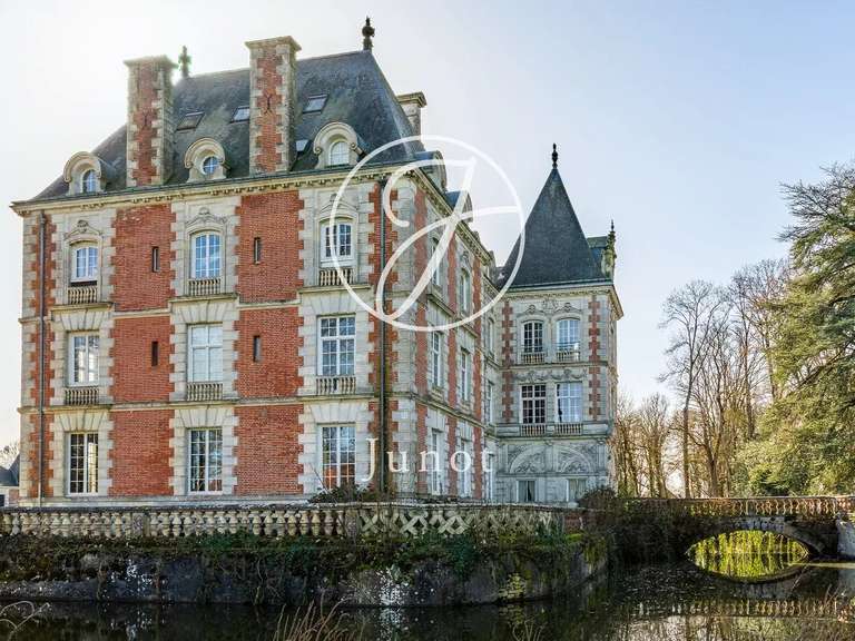 Château Fréteval - 17 chambres - 2800m²