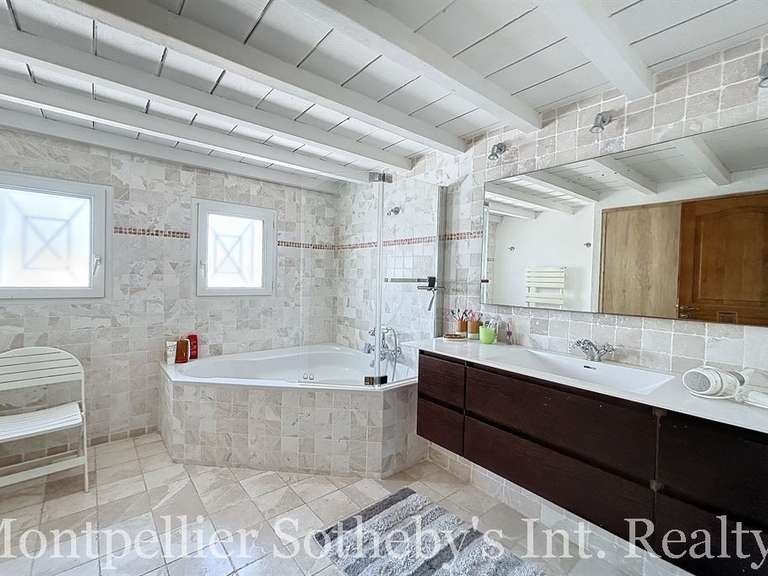 Maison Frontignan - 7 chambres - 230m²