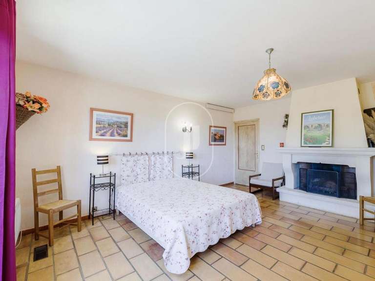 Propriété Gargas - 9 chambres - 335m²