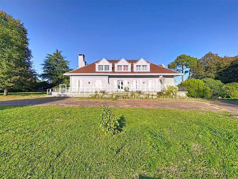 Propriété Garrosse - 8 chambres - 275m²