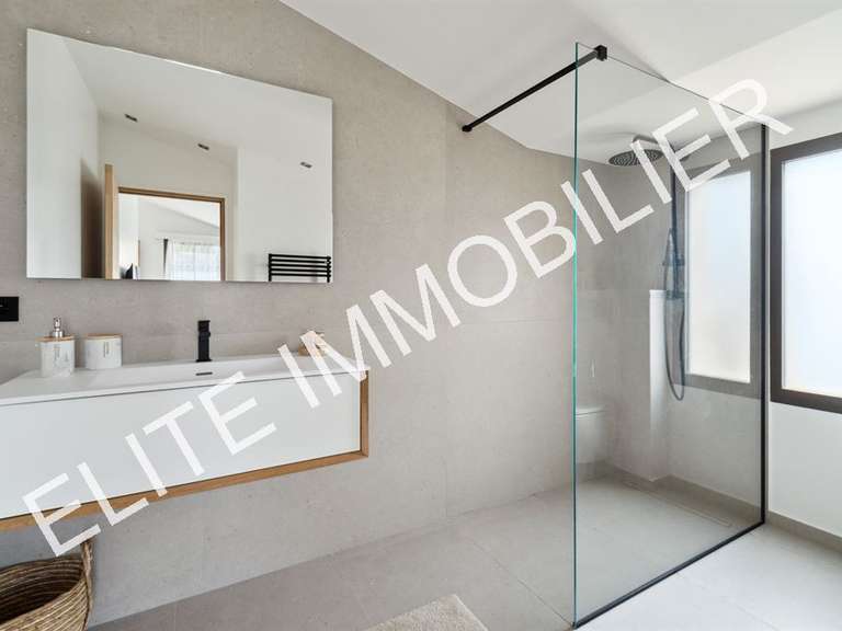 Maison Gassin - 5 chambres - 237m²