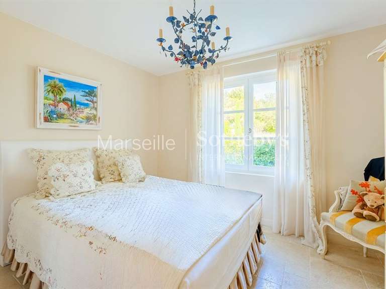 Maison Gémenos - 4 chambres - 225m²