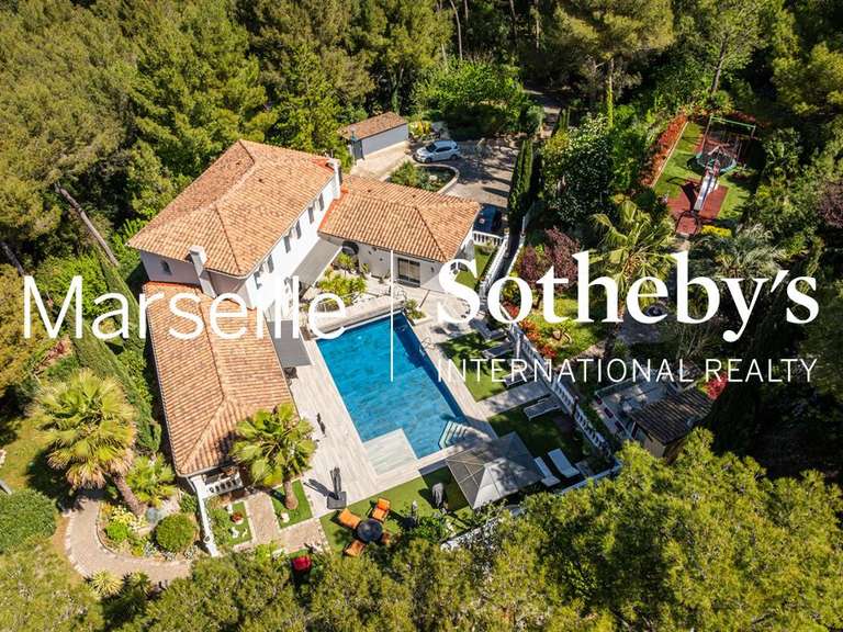 Maison Gémenos - 3 chambres - 401m²