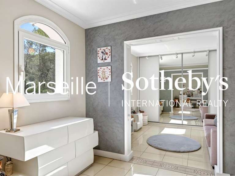 Maison Gémenos - 3 chambres - 401m²