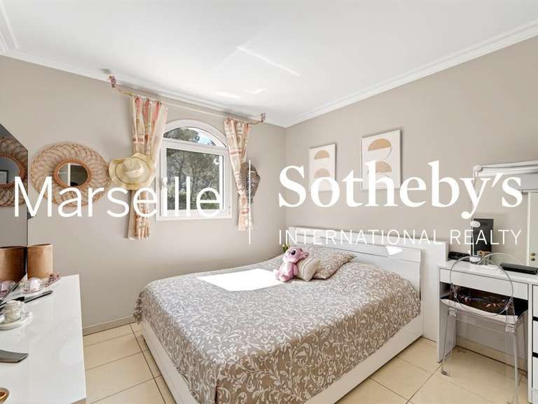 Maison Gémenos - 3 chambres - 401m²