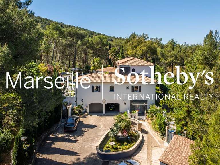 Maison Gémenos - 3 chambres - 401m²